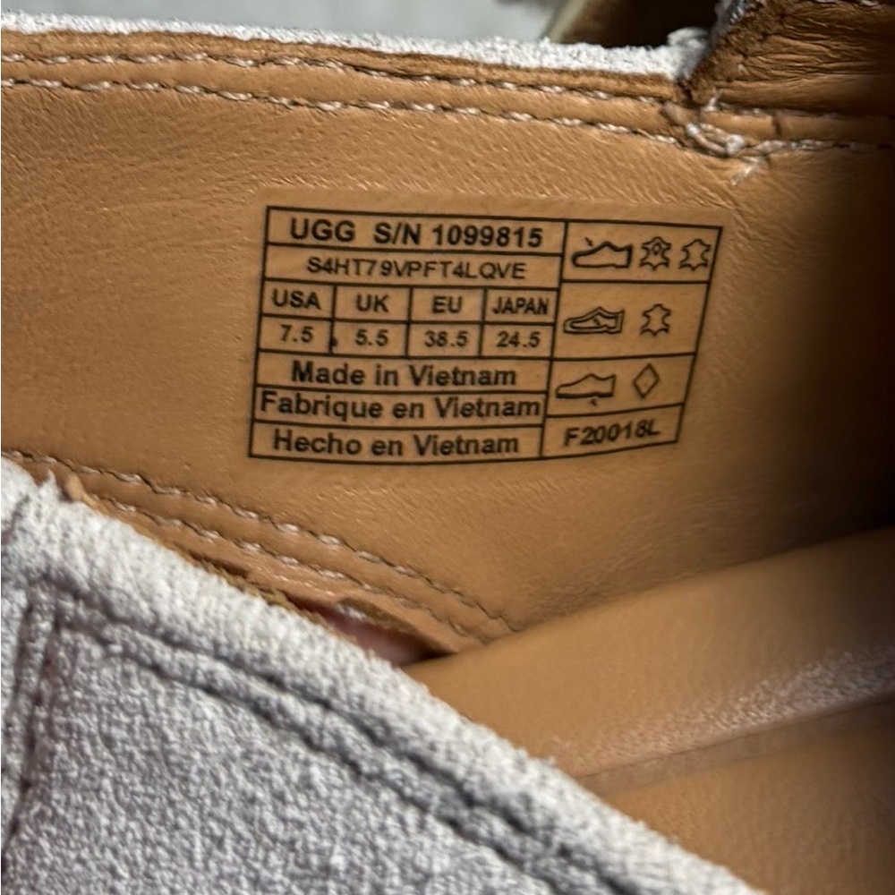 UGG Women's White and Cream Platform Sandals - Picture 8 of 9